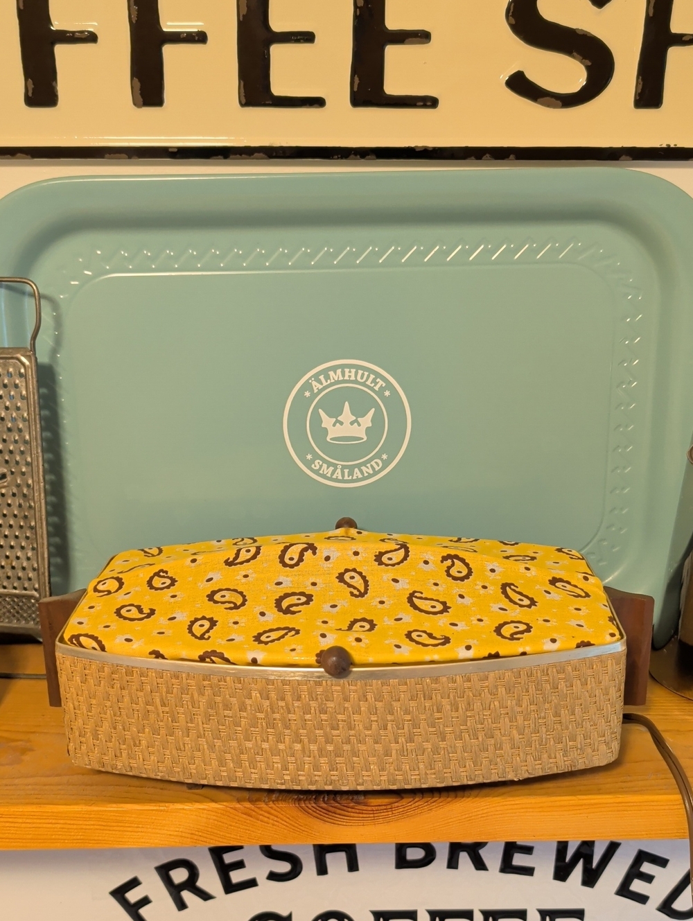 Salton Cosmopolitan Vintage Woven Bread Warmer with Yellow Paisley Fabric  Lid